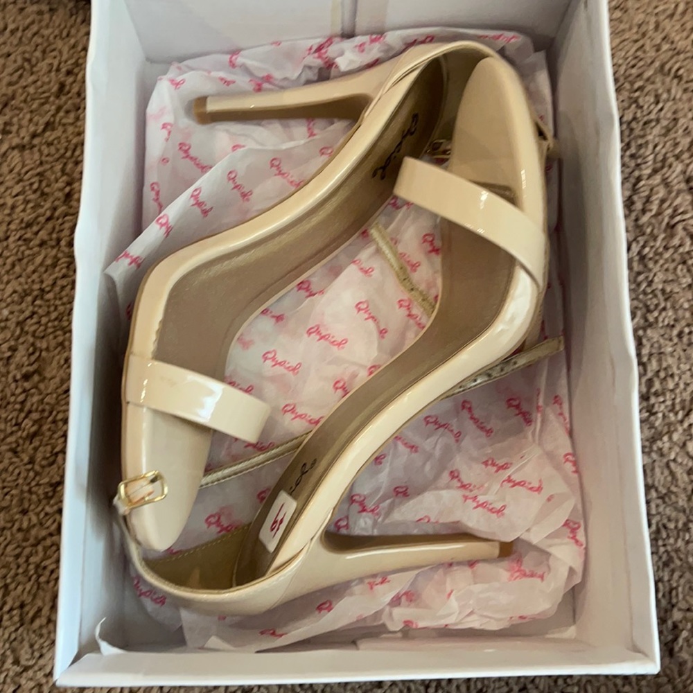 Qupid nude heels